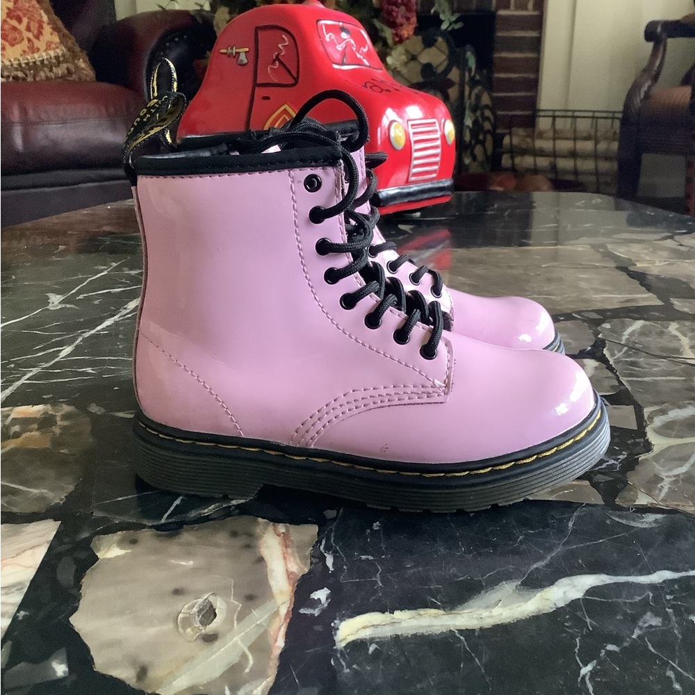 Authentic kids girls Dr martens light pink patent leather combat boots sz 10